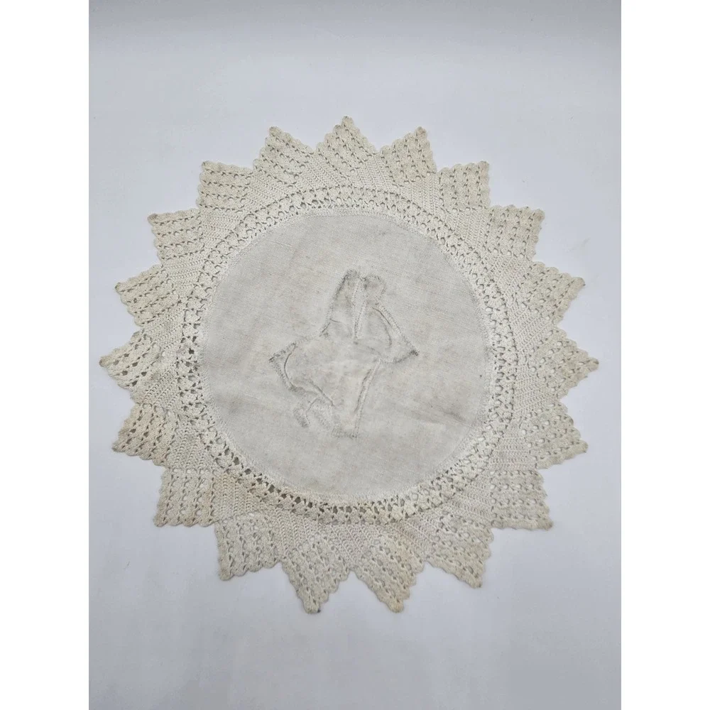Handmade Lace Doily Embroidered Folk Dancing Couple Linen Crochet‎ Edge 11.5